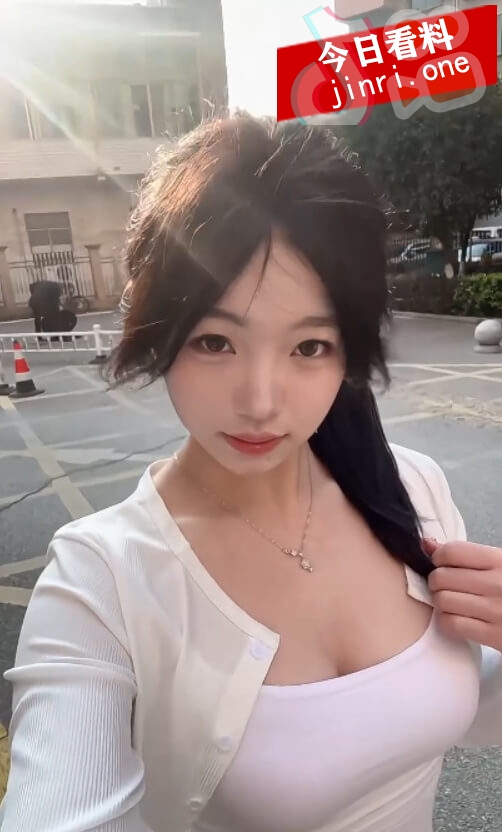 抖音疯传的【湿妹】刚满18岁4月4日深夜录制视频疯传曝光！