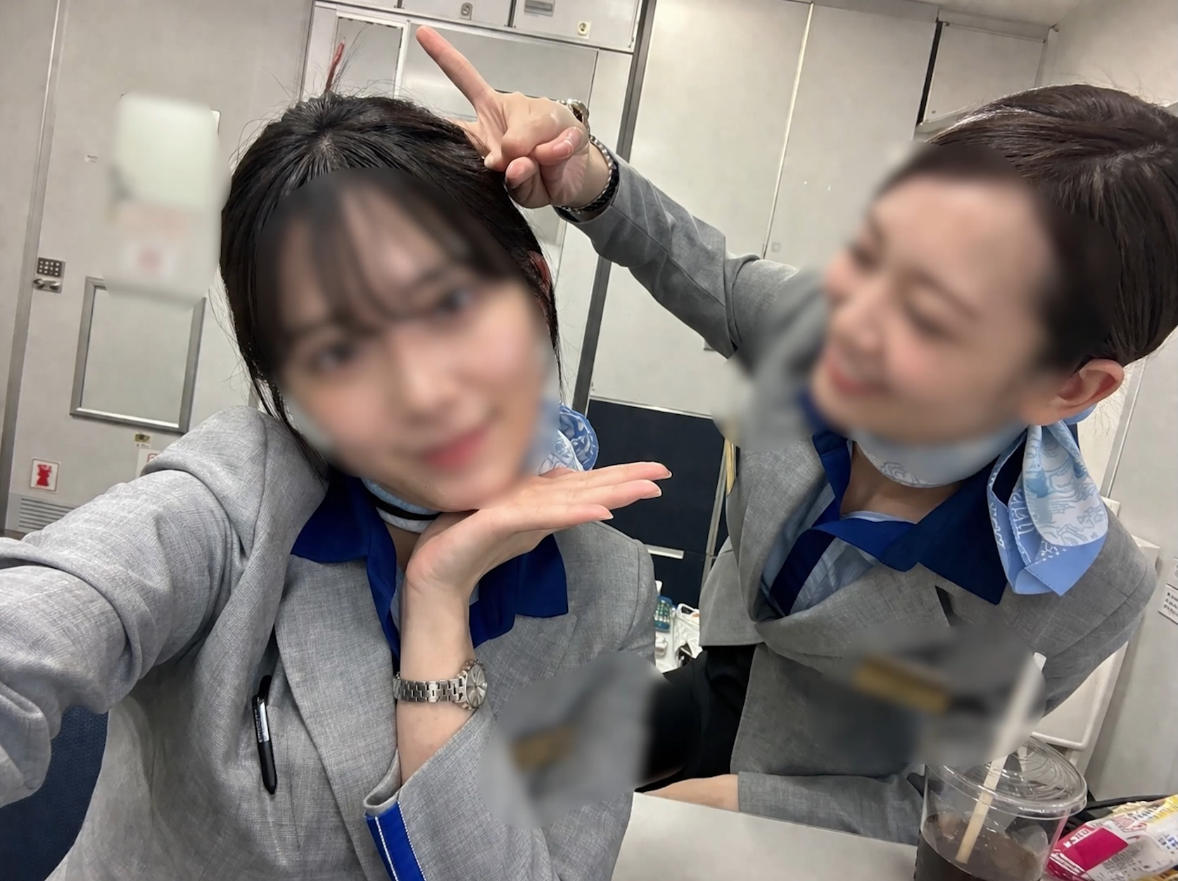 รุมแตก 9 น้ำ ใส่หน้าอดีตแอร์สาว กลืนเน้นๆ (PPV-48923)